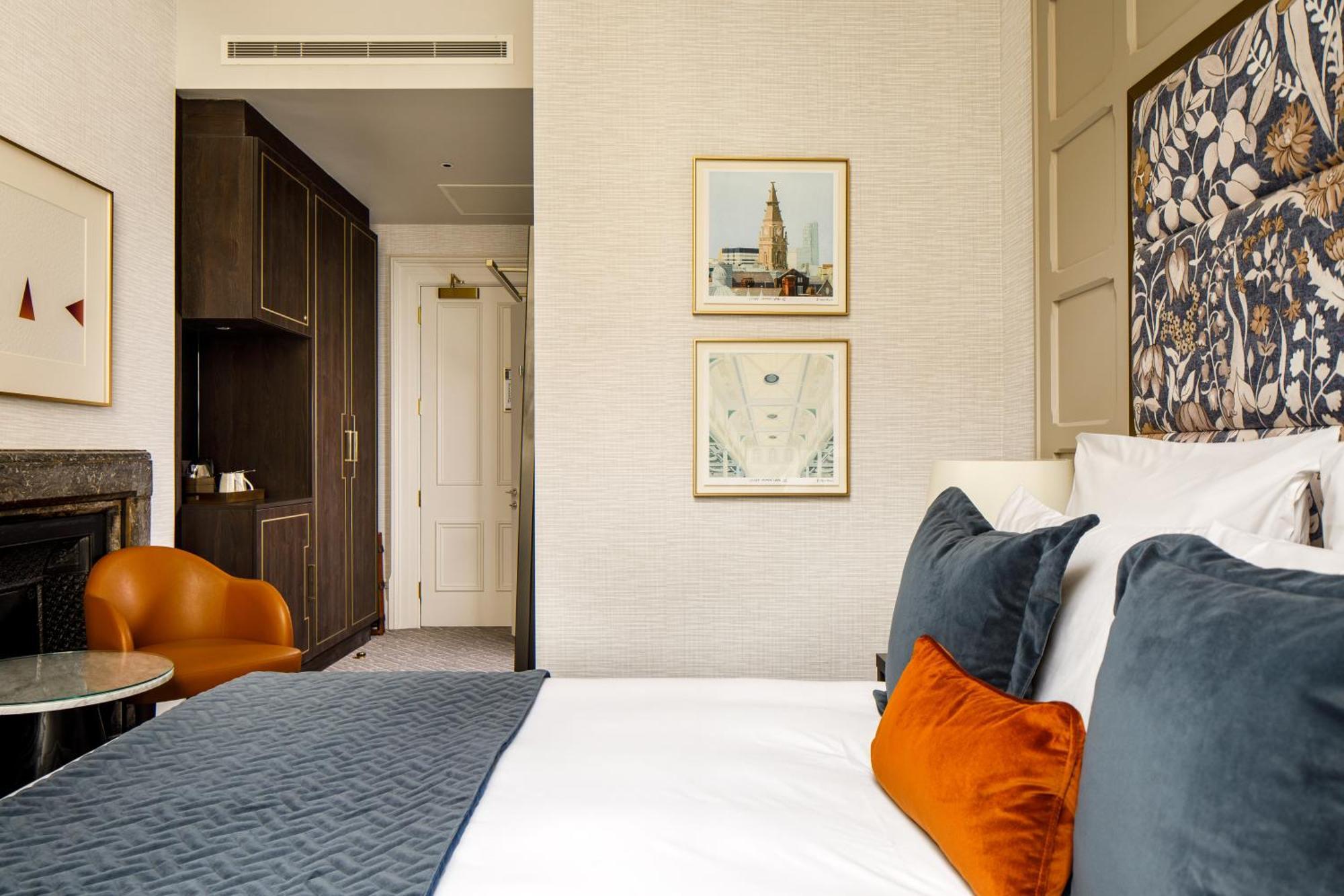 The Municipal Hotel Liverpool - Mgallery Exteriér fotografie A bedroom at the hotel